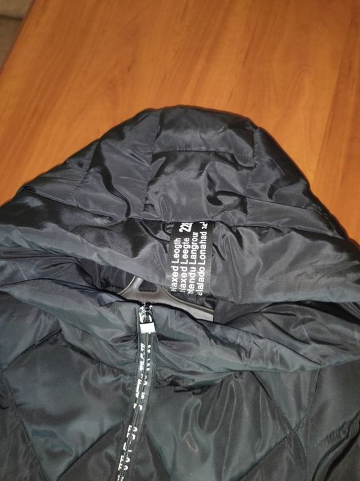 Чорна зимова довга куртка