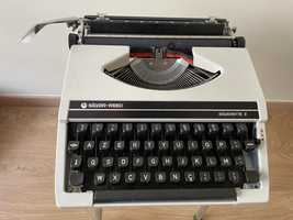 Máquina de escrever em bom estado