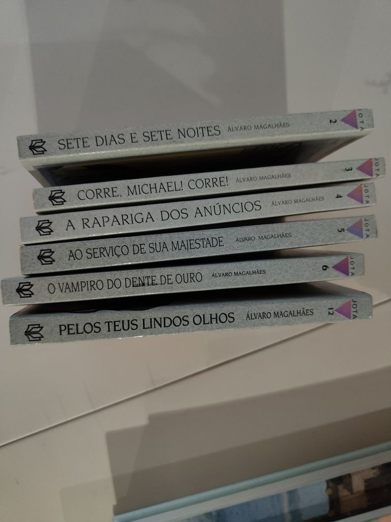 Livros Triângulo Jota