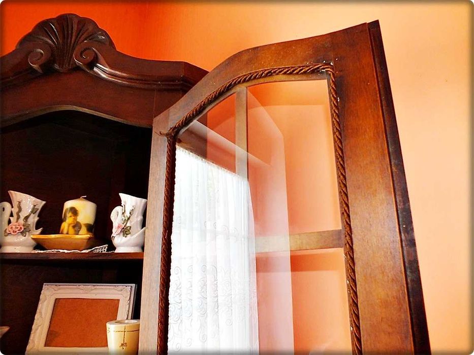 Stara Witryna narożna drewniana, Gablota rzeźbiona Ciemne drewno