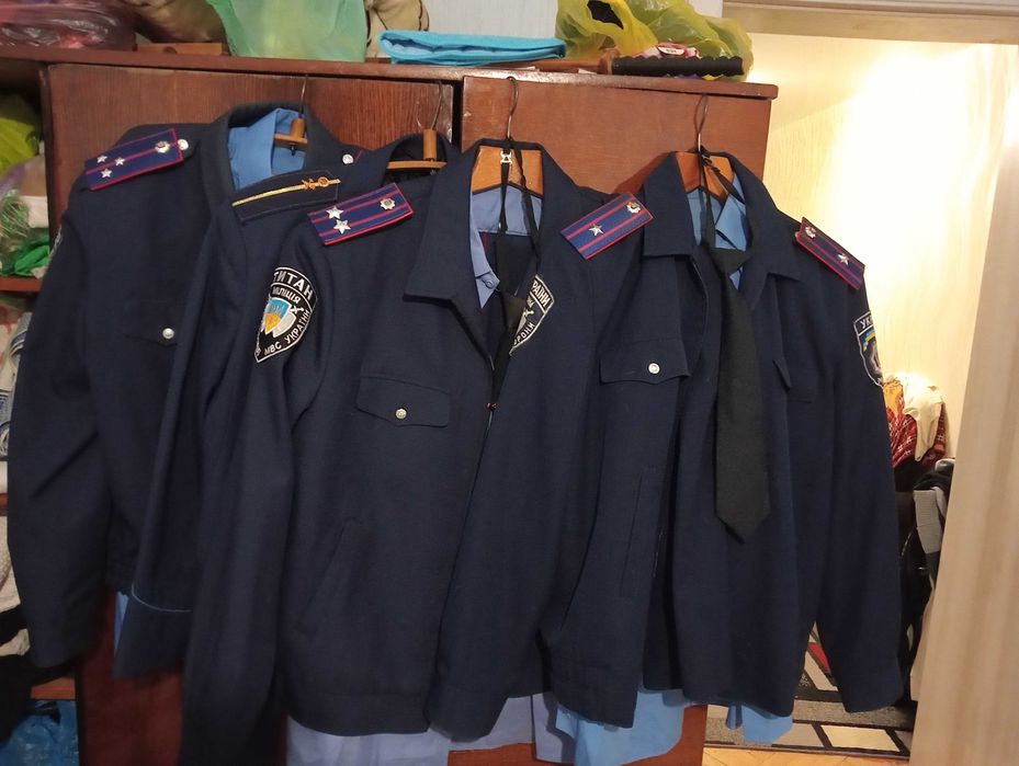 Фуражки, различная форма ВСУ, милиции Украины