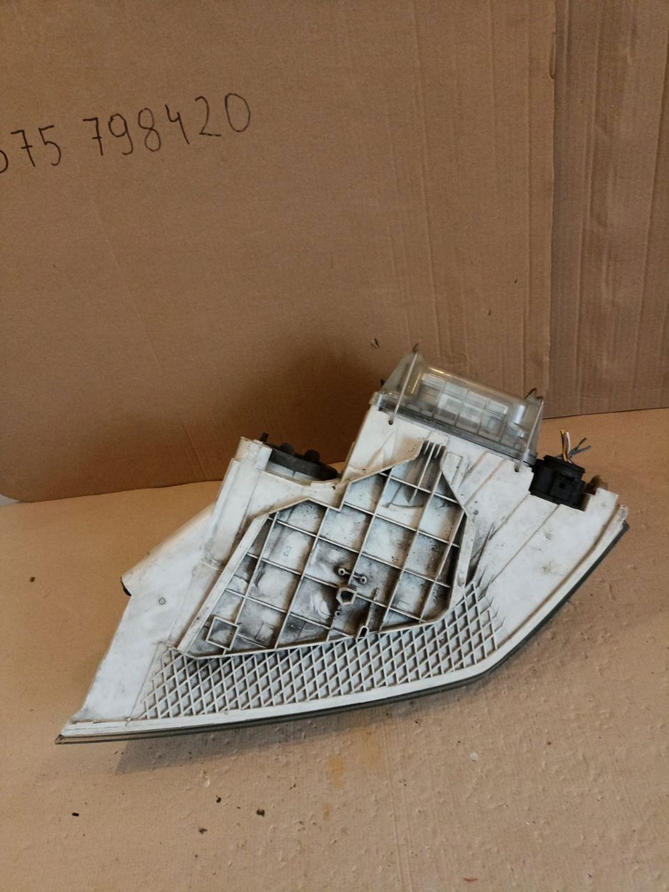 CAŁA ŁADNA Lampa przednia prawa skoda Octavia II 2 xenon europa