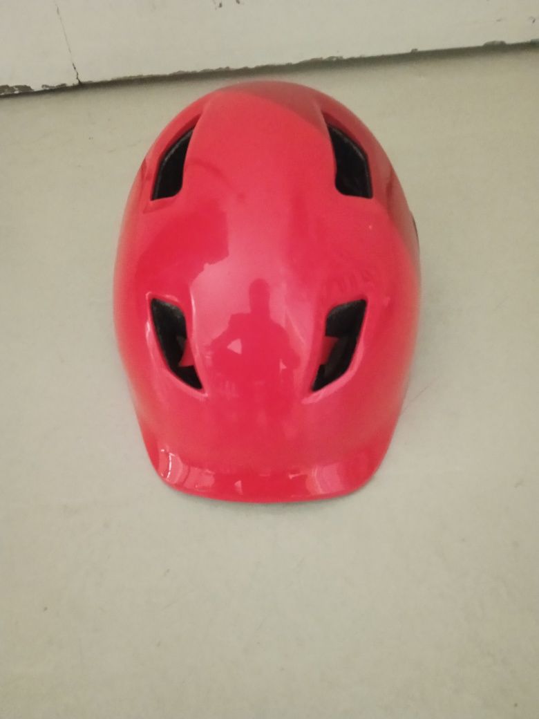 Capacete vermelho da Btwin