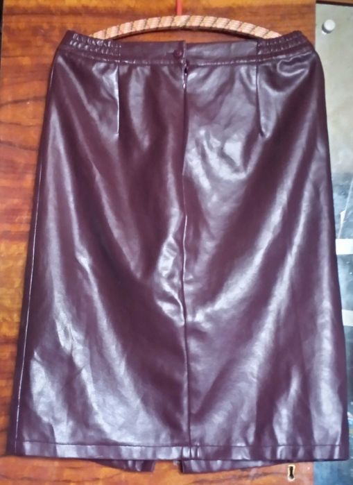 Спідниця і куртка під кожу