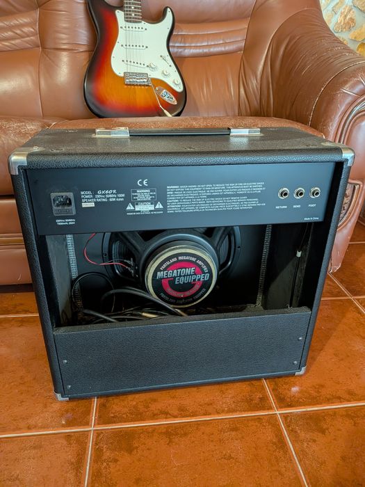 Guitarra Eléctrica Fender Stratocaster Made In USA + Amplicador FAME