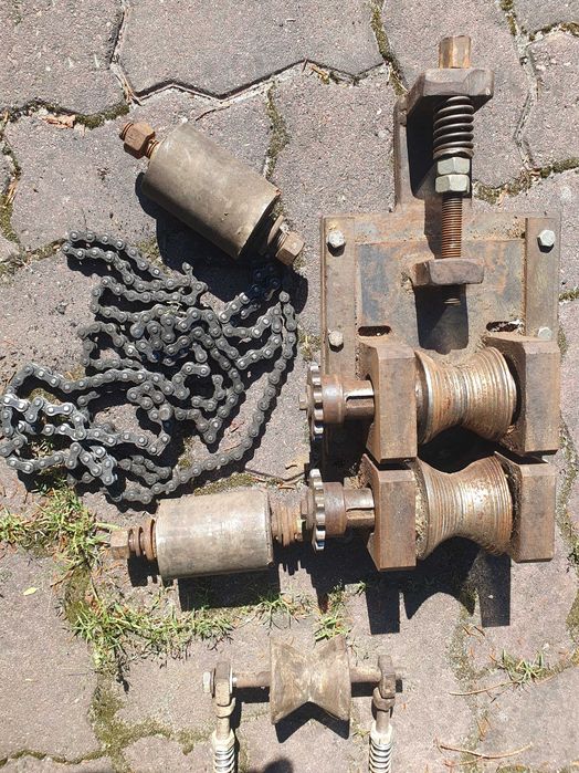 Rolki podające posuw  podajnik palisady wyrobów toczonych rur