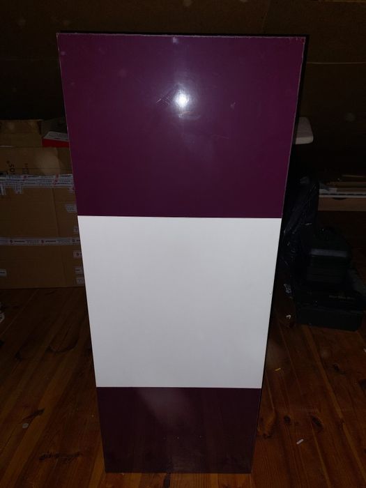 Szafka wisząca biało fioletowa