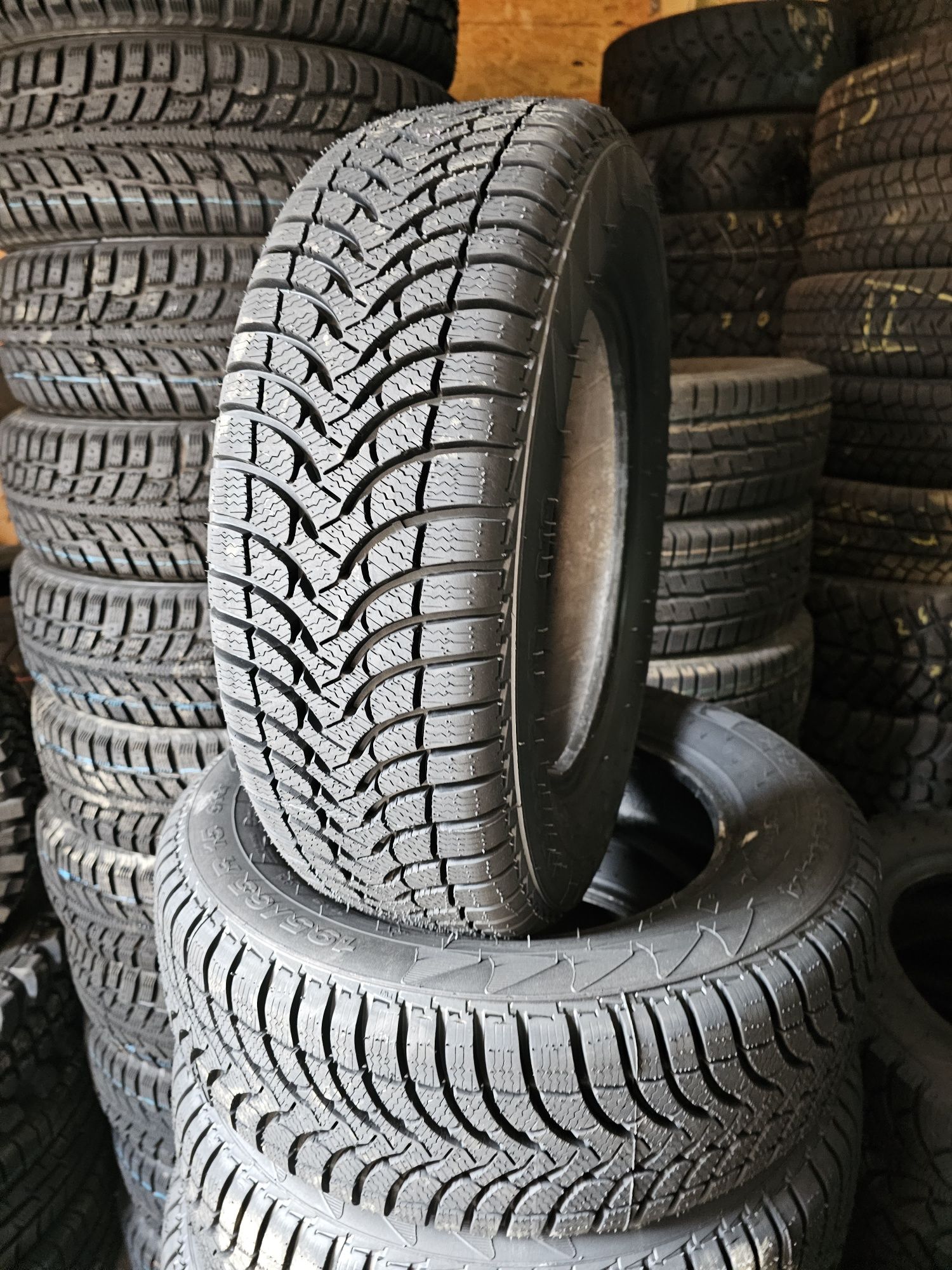 Opony bieżnikowane 195/65 R15 Alpin 4 Wzór Michelin