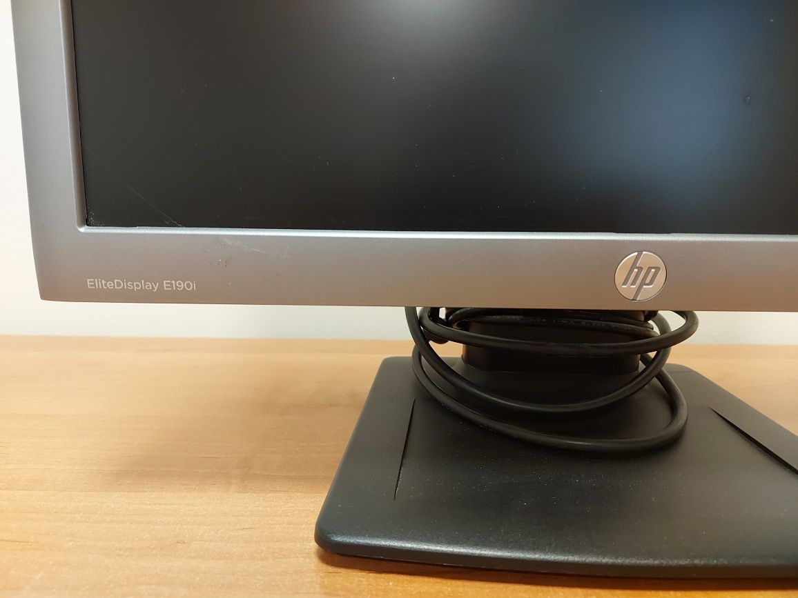 Monitor LCD 19' HP Elite Display E190i IPS 19 cali 1280x1024 + kable