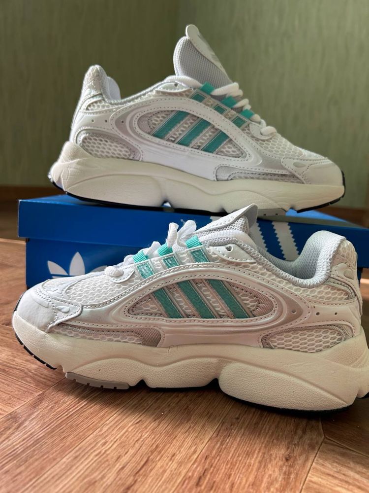 Кросівки Adidas Ozmillen