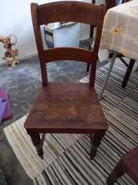 Cadeiras em madeira antigas