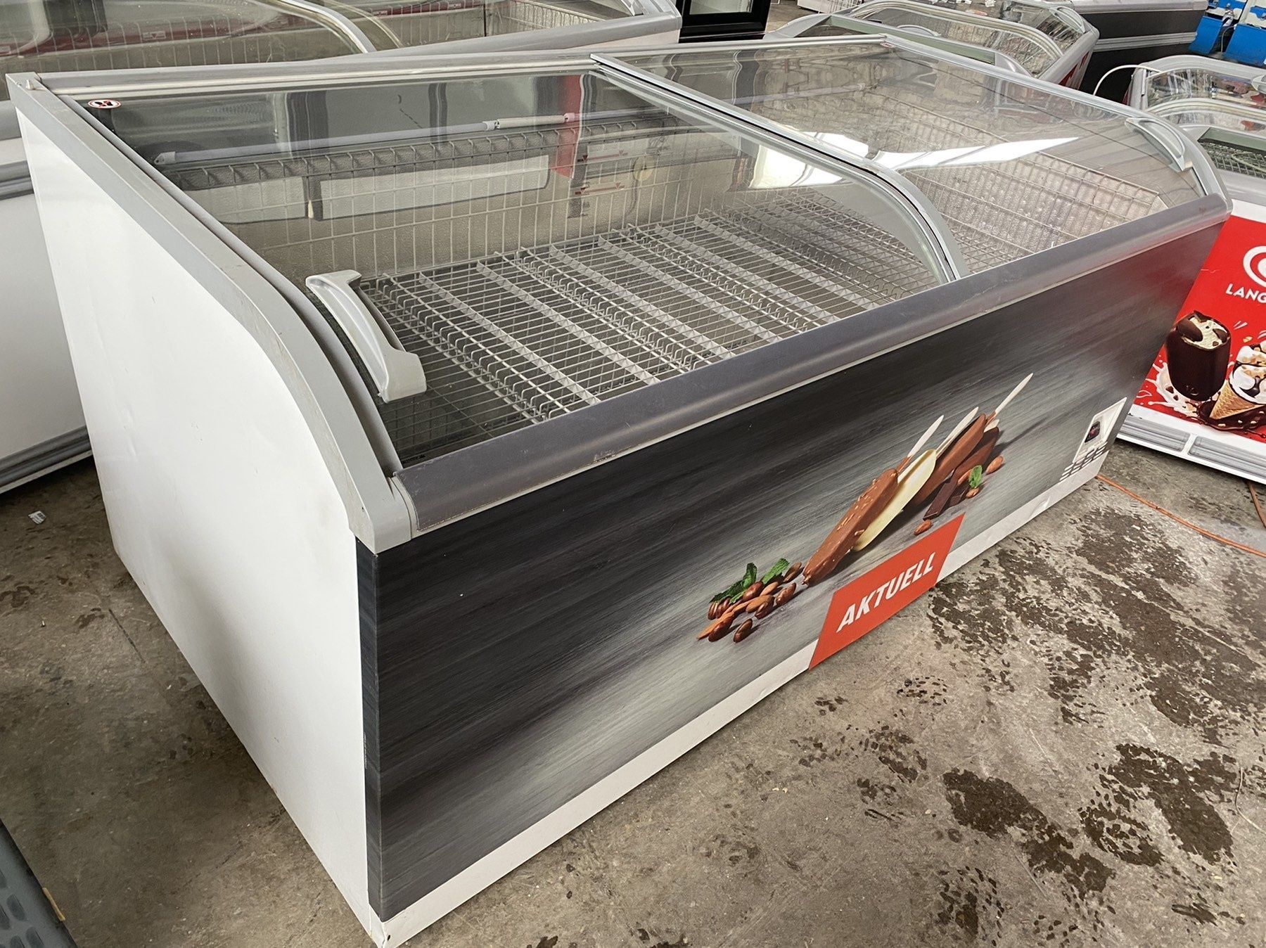 Морозильні ларі Холодильні вітрини нові Juka та бу AHT доставка