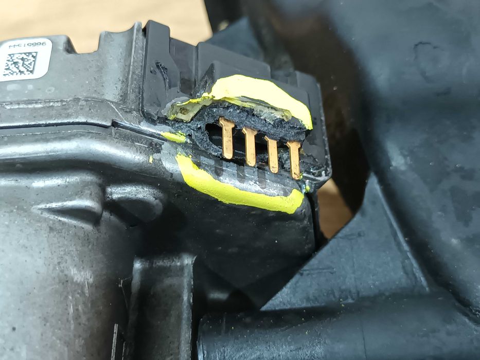 Kolektor ssący PRAWY nastawnik kolektora AUDI 2.7 3.0 TDI A6 C6 Q7 A4