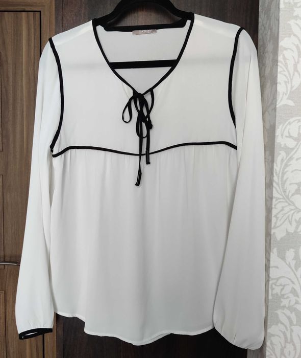 Biała bluzka oversize z czarną lamówką- Orsay - S / 36