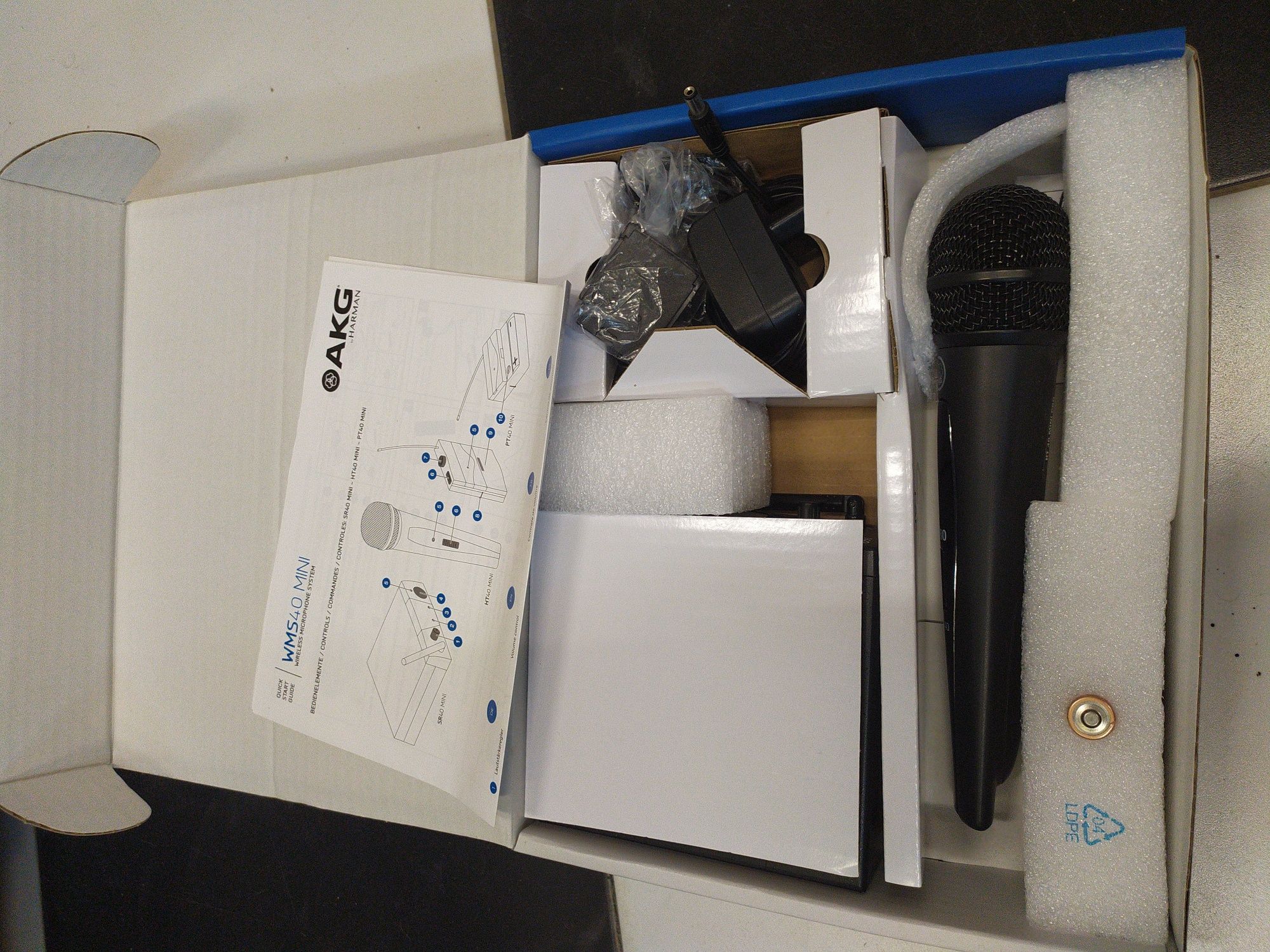 Мікрофон AKG HT40 pro зі станцією SR40