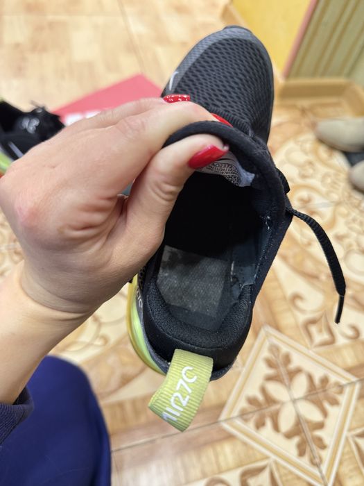 Продам NIKE AIR MAX 270
