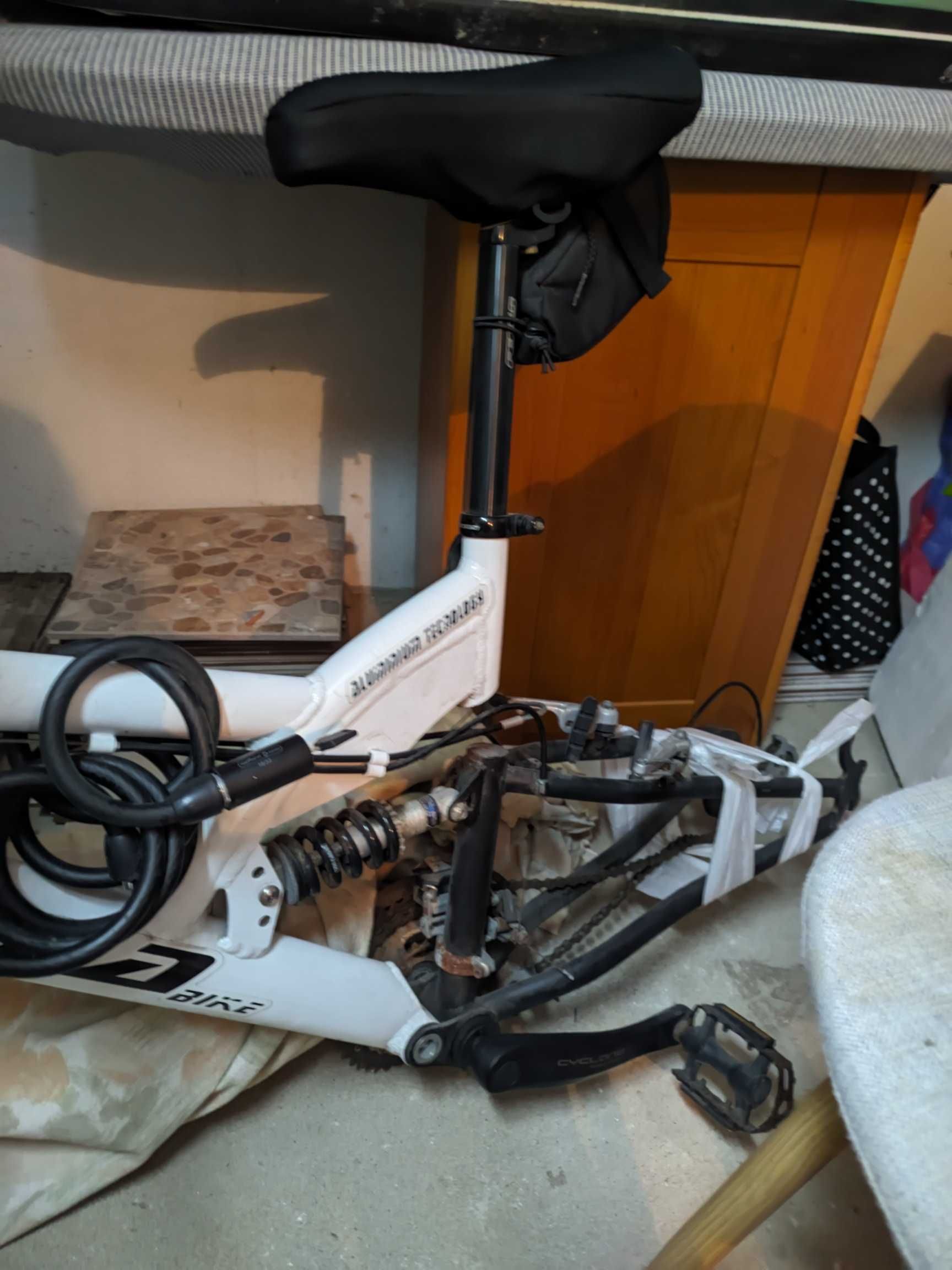 Bicicleta sem pneus sirla