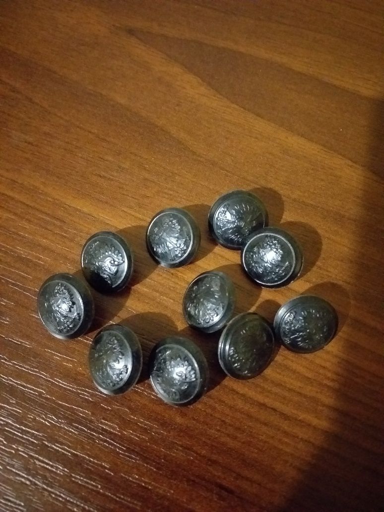 Małe guziki wojskowe z orzełkiem