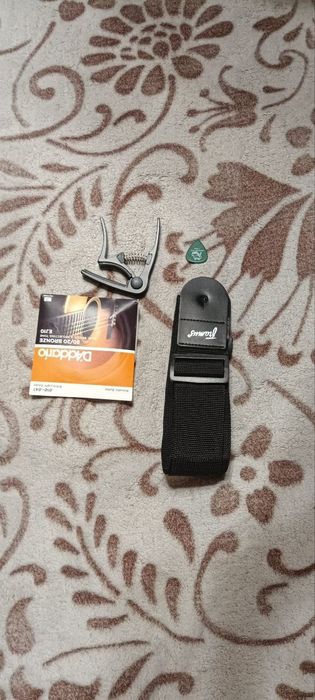 Гітара Дредноут з бронзовими струнами