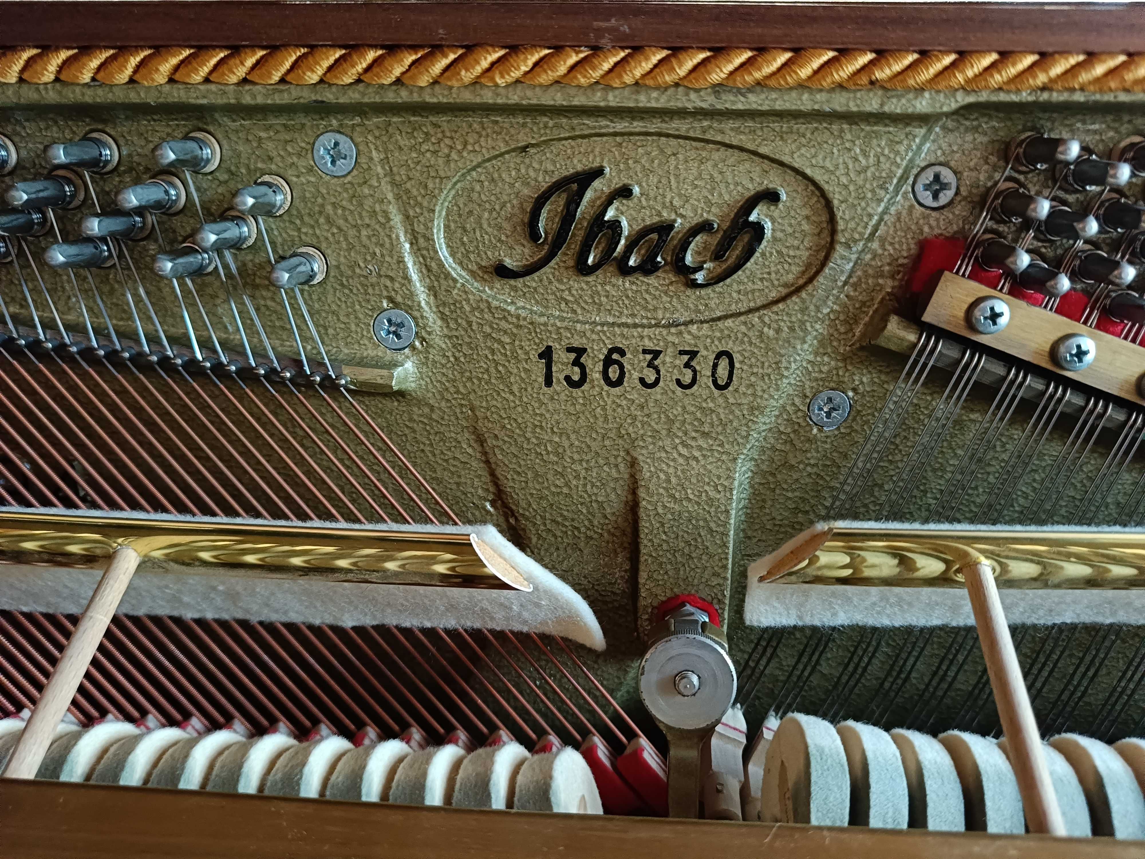 Piękne salonowe pianino Ibach