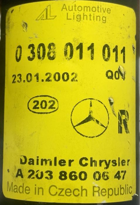 Форсунка омивача ліва Mercedes-Benz w203 A2038600547