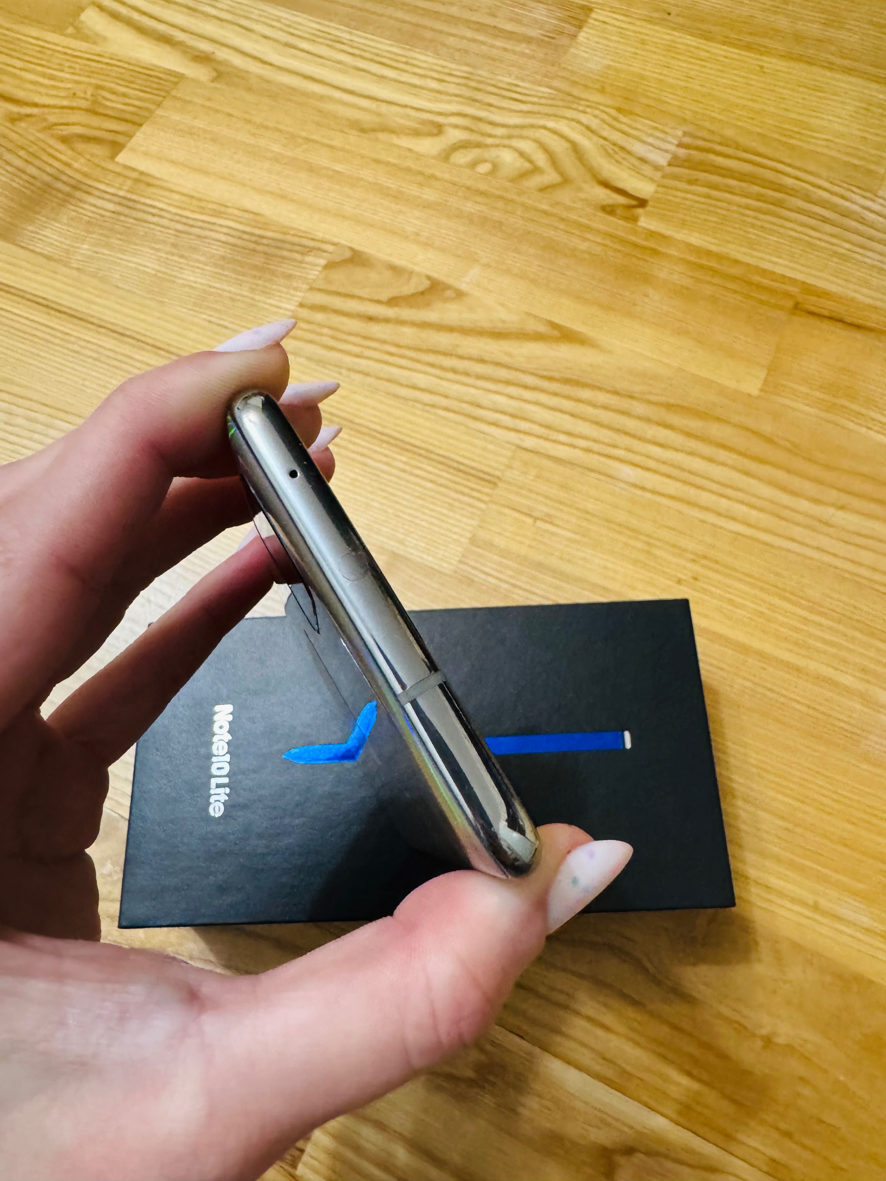Телефон Samsung Galaxy Note 10 Lite