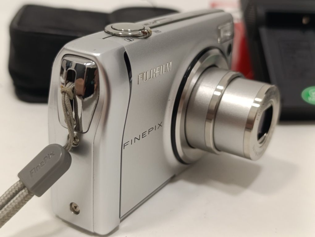 Aparat cyfrowy FUJIFILM F47fd F47 9mp KLASYK vintage retro SUPER CCD