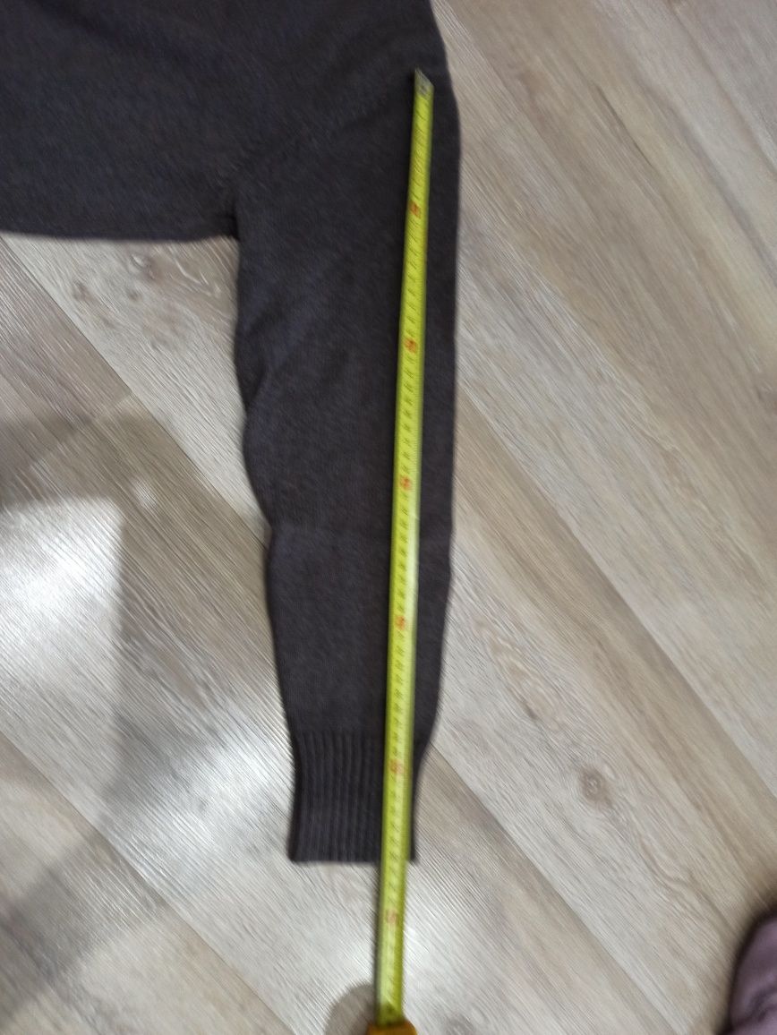 Sweter damski. .