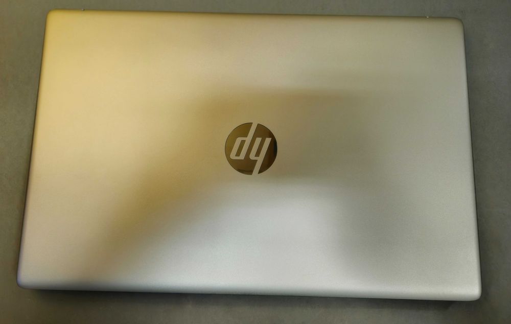 Notebook HP 17,3" FHD/i3 -8/512GB/ stan jak nowy /ST