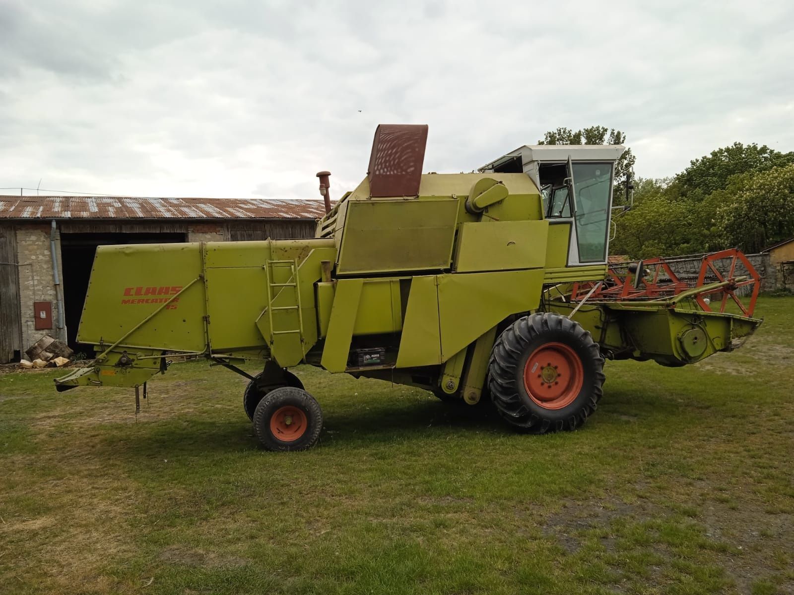 Kombajn zbożowy Claas Merkator 75
CLAAS MERKATOR 75