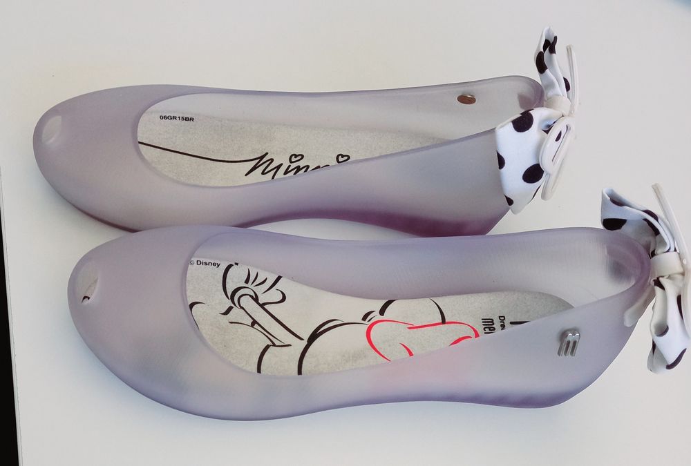 Sapatos marca Melissa n.33 com motivos da Minnie