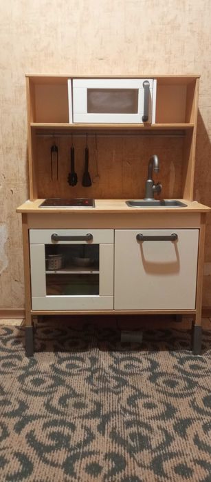 Дитяча кухня із дерева