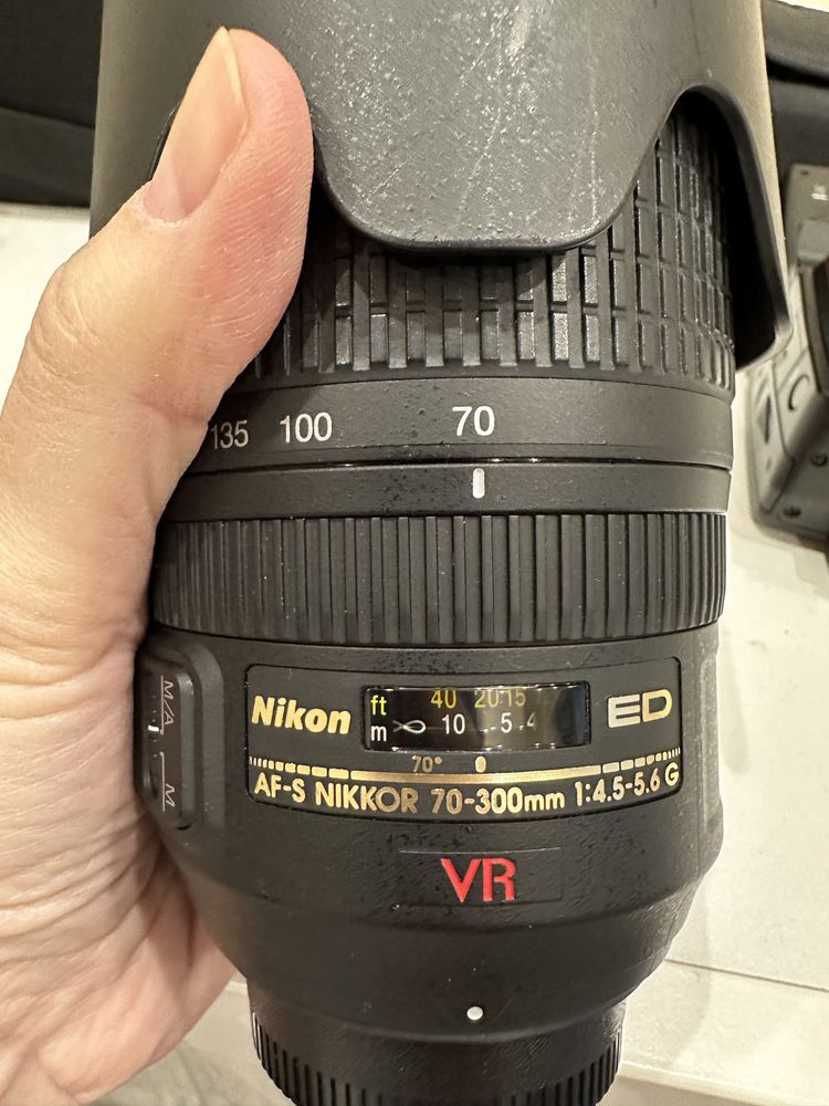 Фотоаппарат Nikon D5000 + объектив Nikon VR AF-S nikkor 70-300 + вспыш