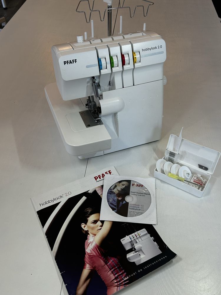 Máquina Corte e Cose Domestica PFAFF hobbylock 2.0