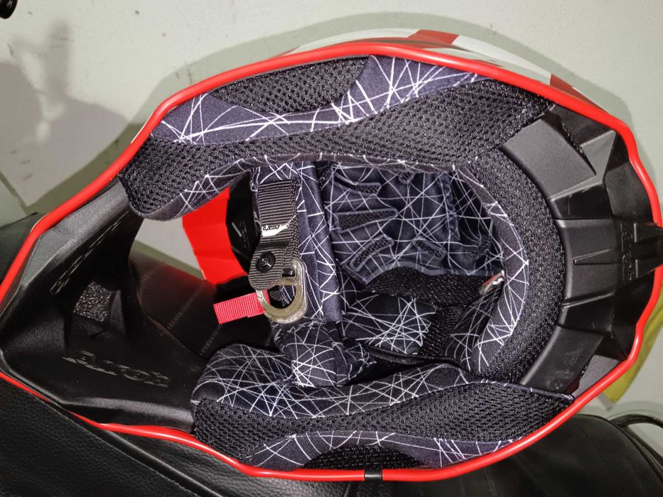Capacete cross airoh mais óculos