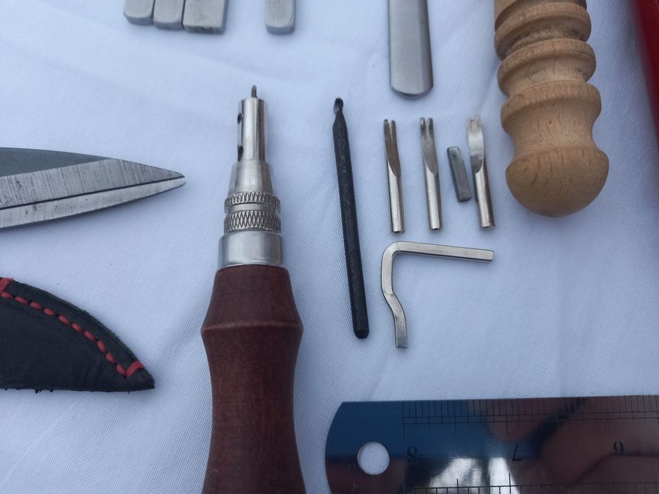 Набор инструментов пробои для работы с кожей