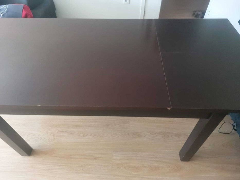 Mesa de jantar com 4 cadeiras