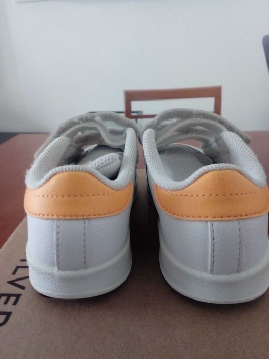 Tênis de marca Adidas de Crianca