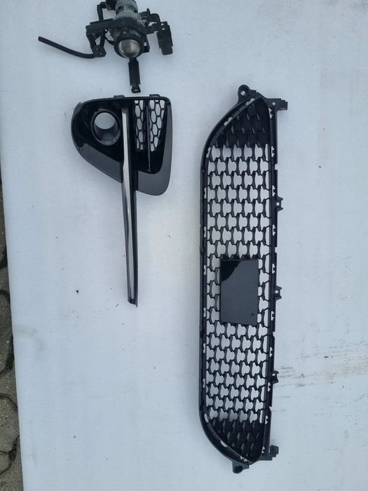 KIA X-CEED 2019-2021 POD RADAR KRATKA ZDERZAKA PRZÓD 86561-J7CB0