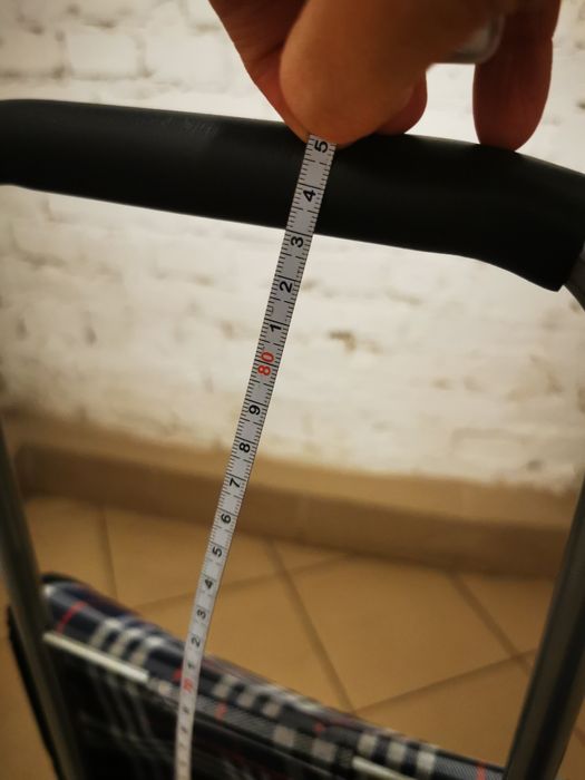 Wózek na zakupy w szkocką kratkę