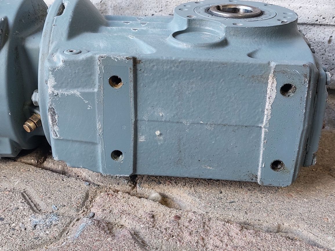 Motoreduktor kątowy 1.1kw 23obr . Sew