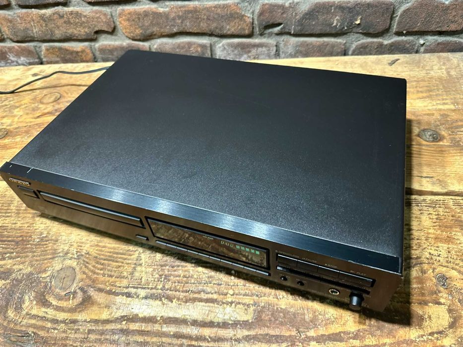 Odtwarzacz CD Onkyo DX-7211