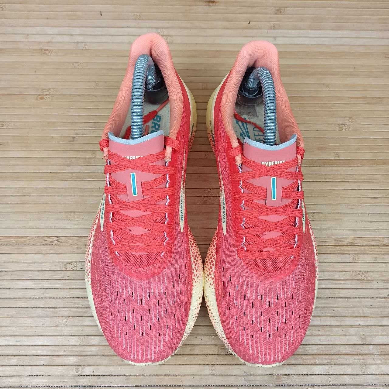 Бігові кросівки Brooks Hyperion Tempo  Розмір 41 (26,5 см.)