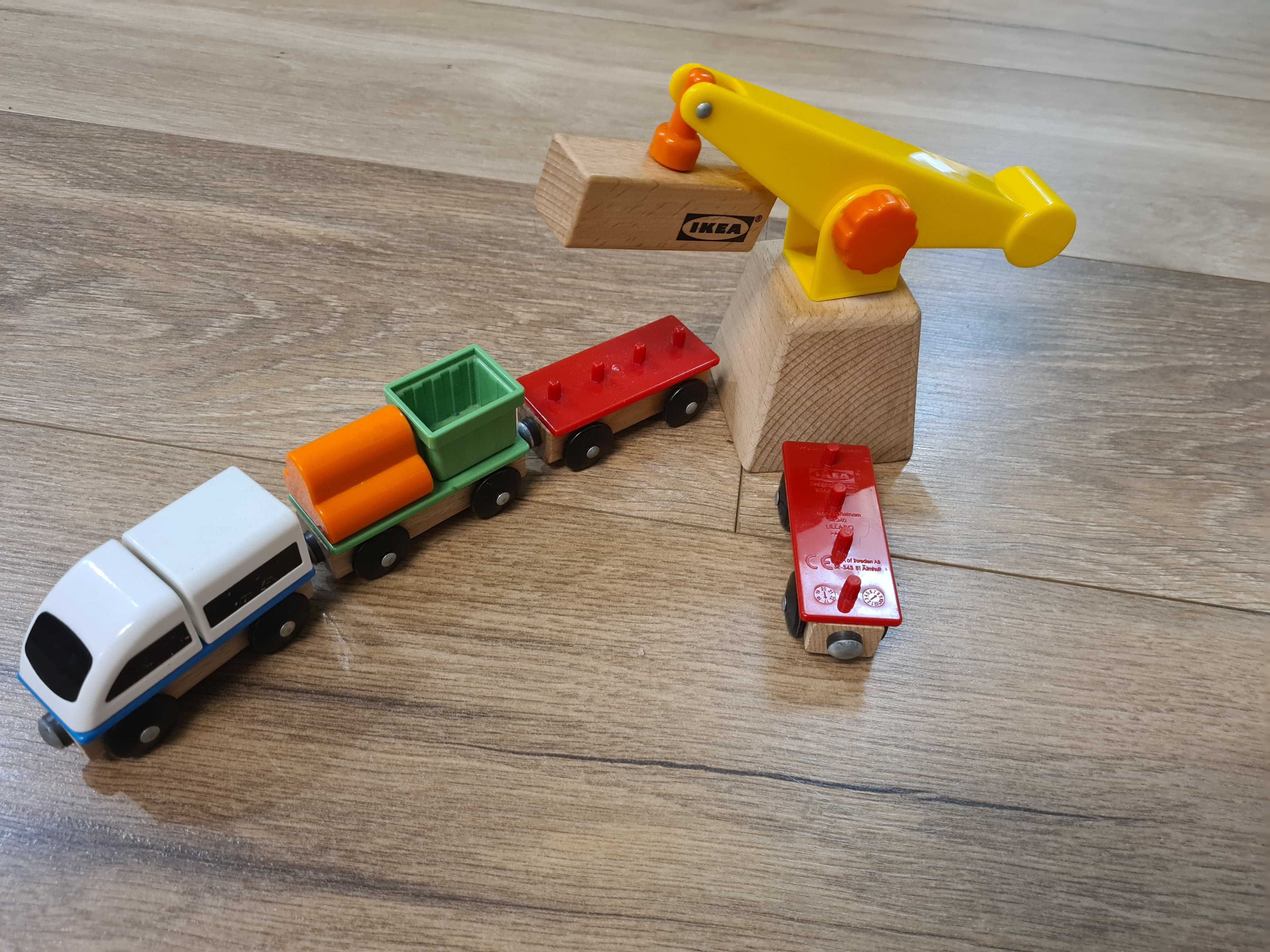 Żuraw IKEA oraz pojazdy