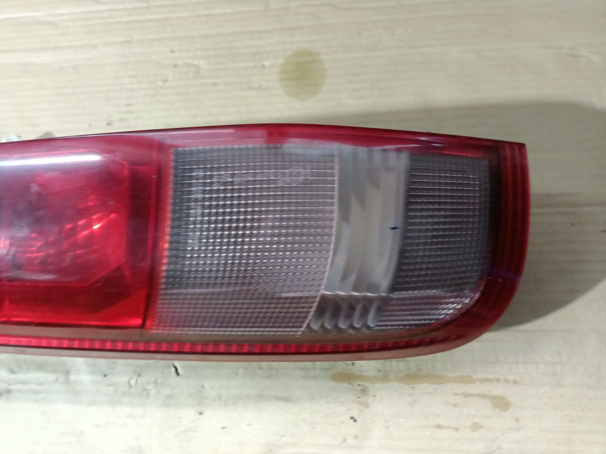 Lampa tył tylna lewa Nissan X-TRAIL T30