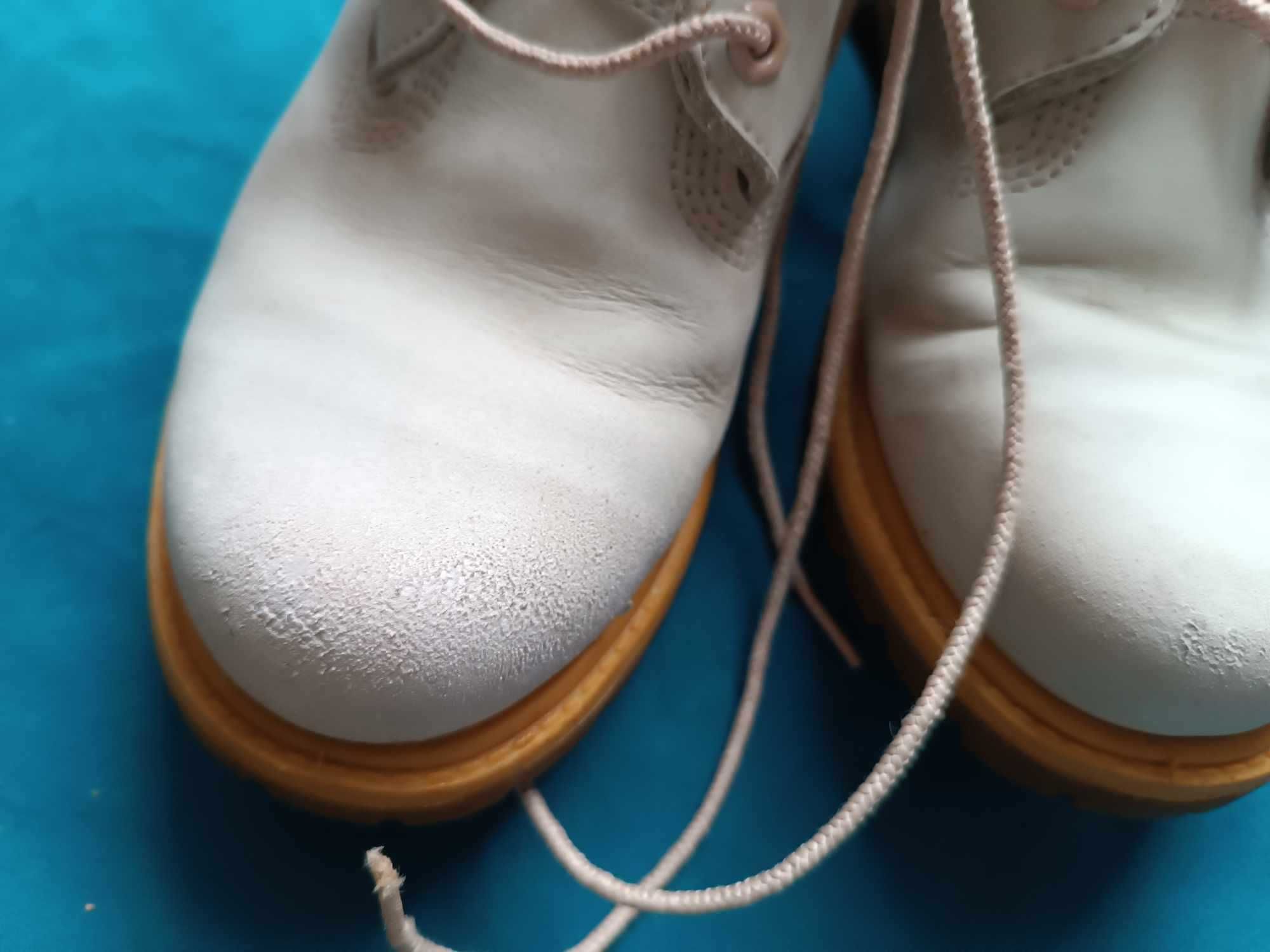 Buty ze skóry naturalnej trapery za kostkę beżowe - 39 - "Timberland".