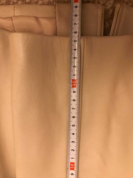 Продам куртку женскую кожаную.