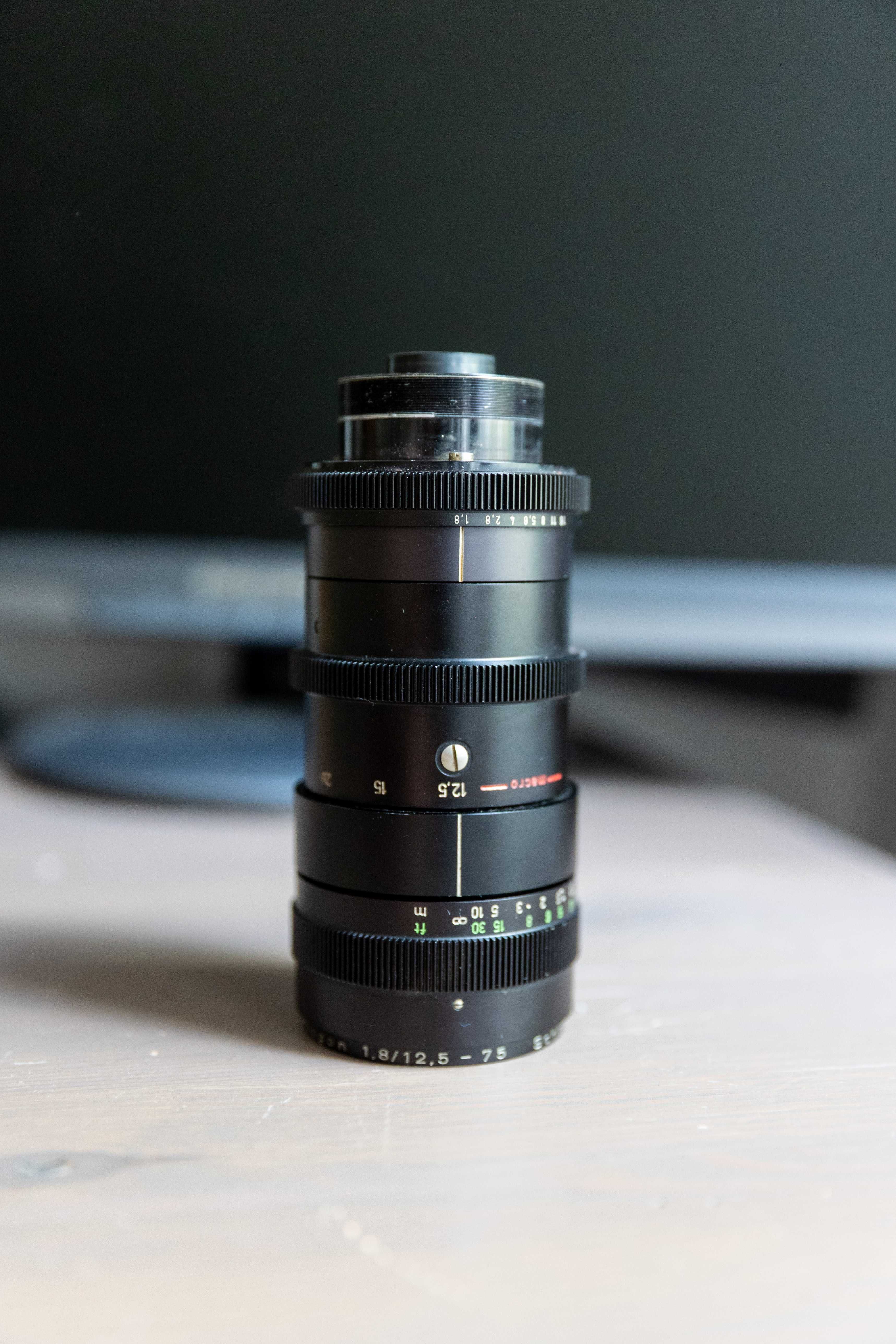 Obiektyw Schneider-Kreuznach 12.5-75mm f1.8 Variogon