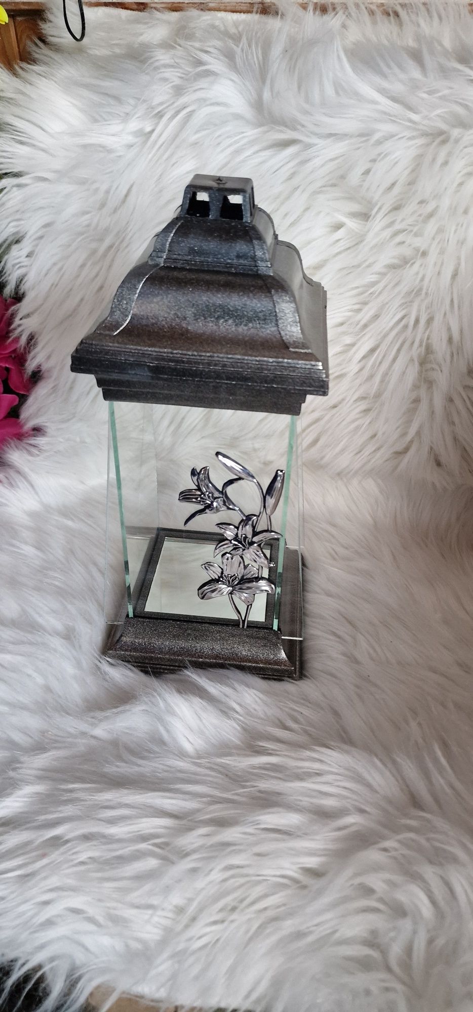 Srebrny Znicz szklany Verona 32 cm srebrny kwiat
Znicz bez wkładu LED.