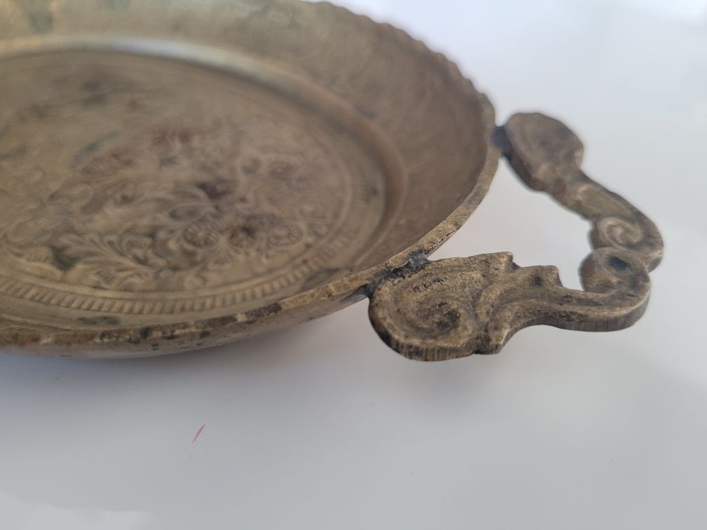 Stara patera taca miska miedziana metalowa rzeźbiona z rączkami antyk